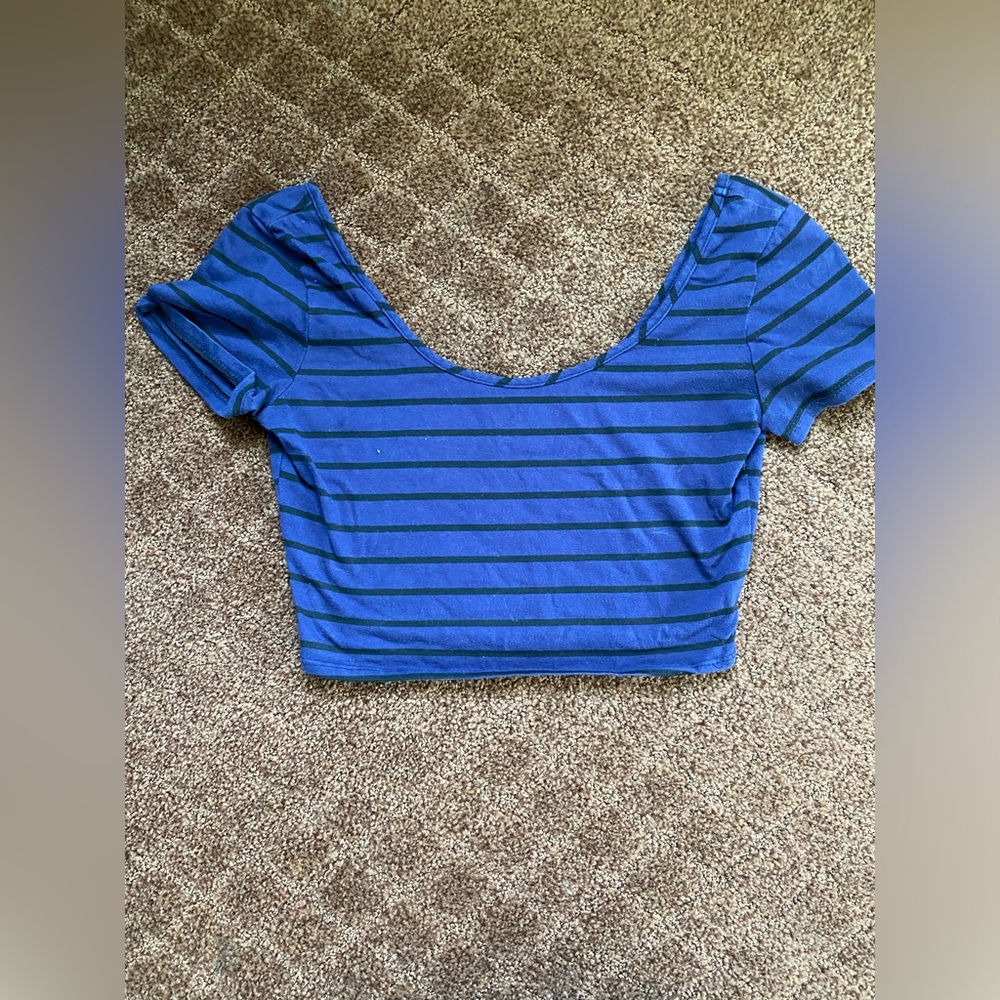 Short sleeve crop top